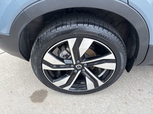 Certified 2023 Volvo XC40 B5 Plus w/ Driver Assist Package AWD/4WD image 15