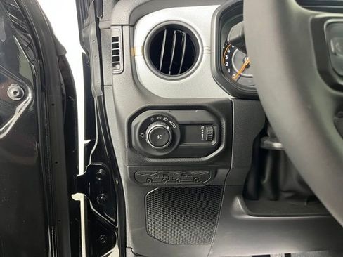 Used 2026 Jeep Wrangler Unlimited Sport AWD/4WD image 19