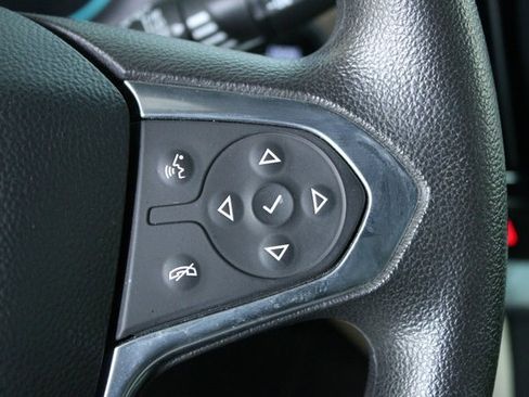 Used 2023 Chevrolet Traverse LS image 16