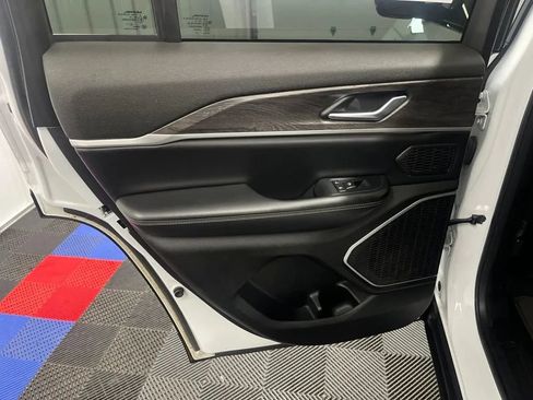 Used 2023 Jeep Grand Cherokee 4WD 4xe image 18