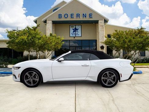 Used 2024 Ford Mustang Convertible image 2