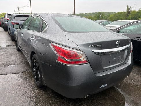 Used 2015 Nissan Altima 2.5 SV w/ Convenience Package FWD image 12