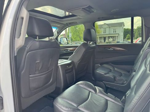 Used 2018 Cadillac Escalade ESV Luxury AWD/4WD image 34