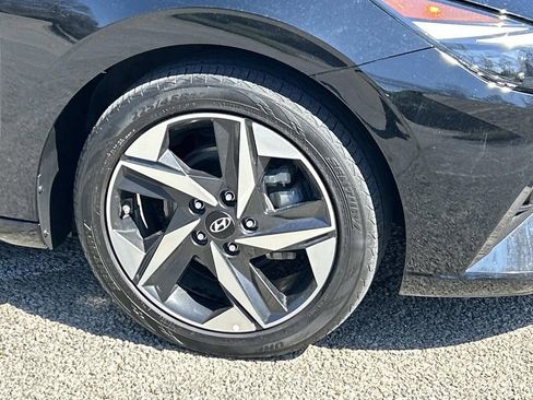 Used 2022 Hyundai Elantra Limited image 9