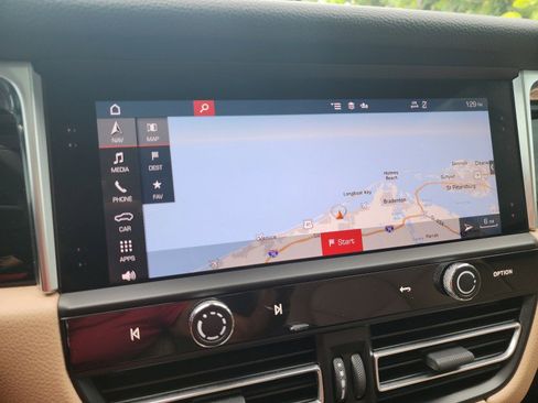 Used 2023 Porsche Macan image 19