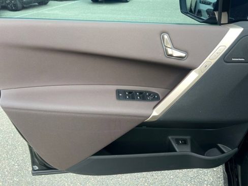 Used 2025 BMW iX xDrive50 image 21