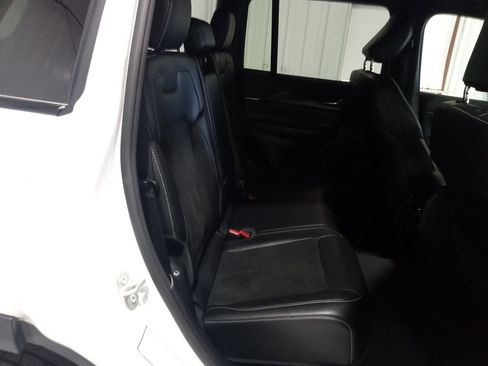 Used 2024 Jeep Grand Cherokee Altitude image 5