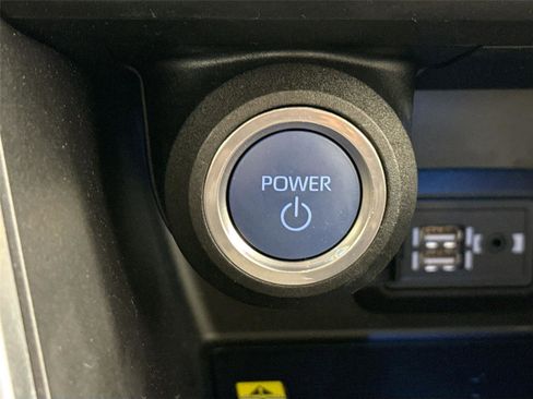 Certified 2022 Toyota Venza XLE image 22