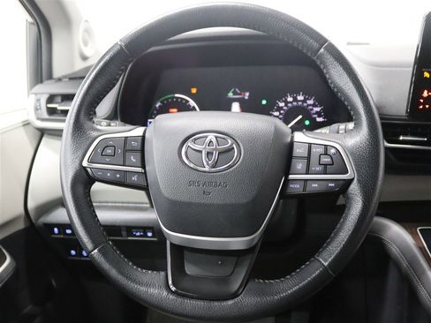 Used 2021 Toyota Sienna XLE w/ XLE Plus Package AWD/4WD image 21