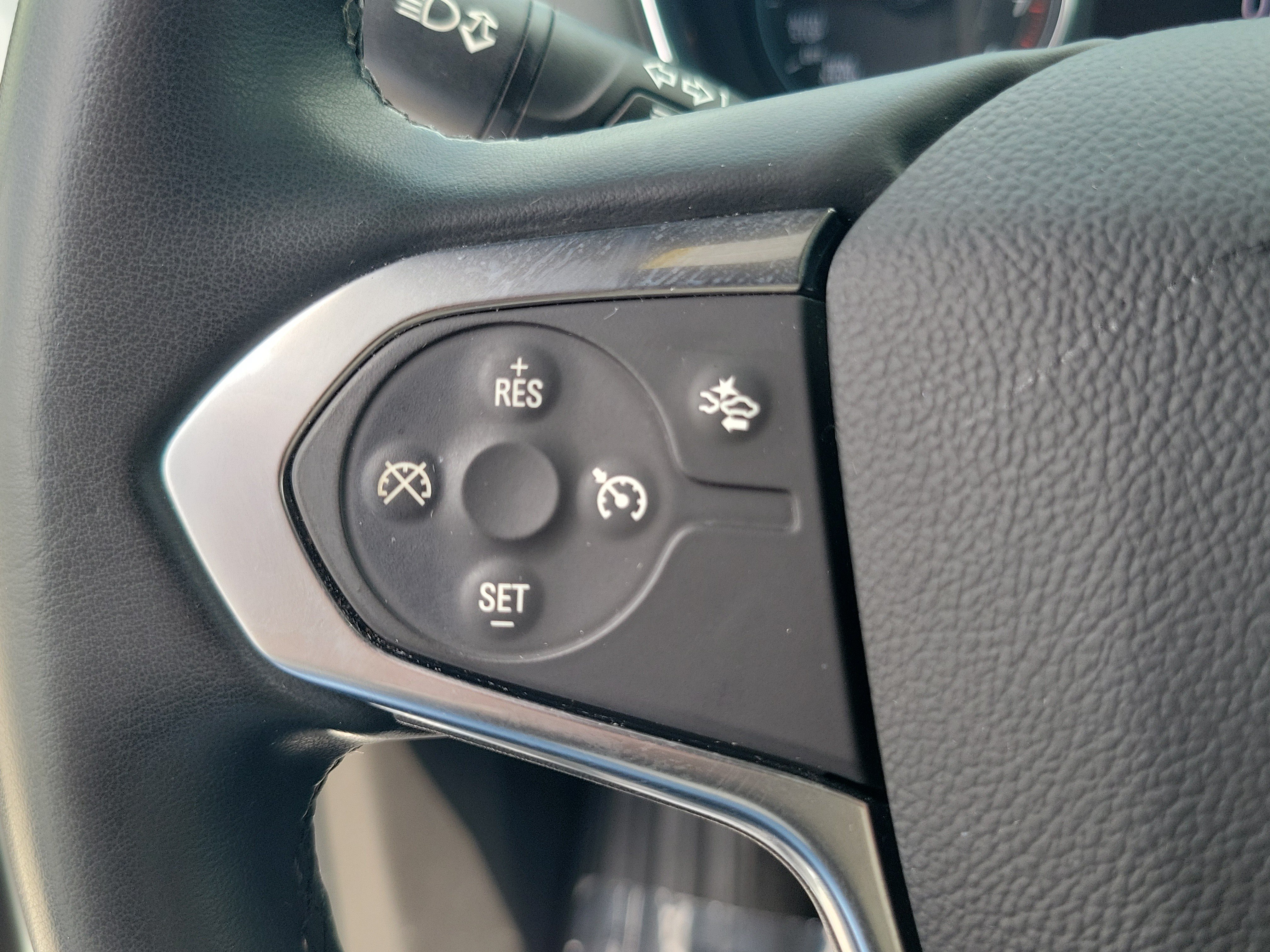 Used 2023 Chevrolet Traverse LT FWD image 23
