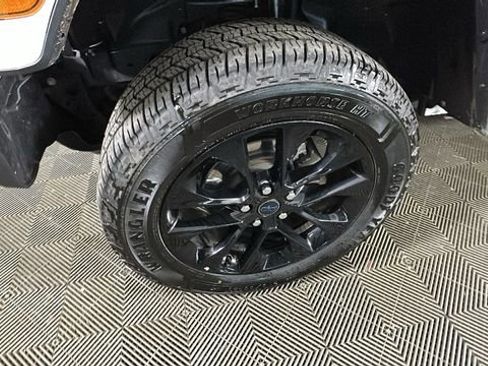 Used 2024 Jeep Wrangler Unlimited Sahara AWD/4WD image 9