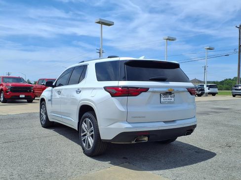 Used 2023 Chevrolet Traverse High Country FWD image 2