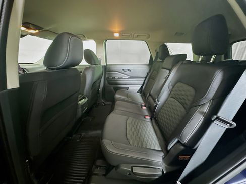 Used 2024 Nissan Pathfinder SV image 28