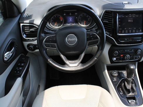 Used 2019 Jeep Cherokee Limited AWD/4WD image 13