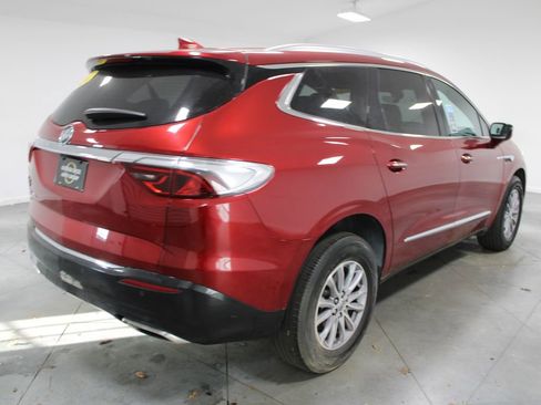 Used 2024 Buick Enclave Premium image 9