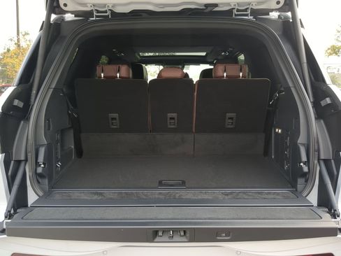 New 2025 Lincoln Navigator Reserve image 24