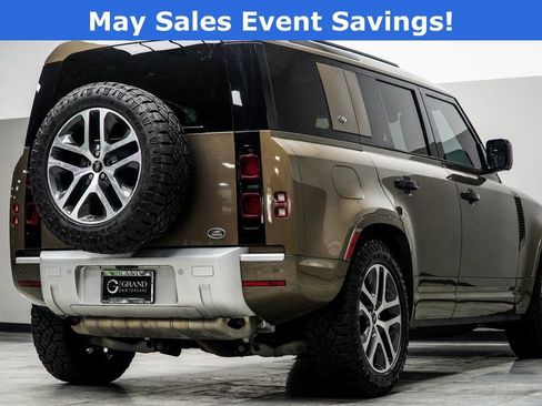 Used 2022 Land Rover Defender 110 XS Edition AWD/4WD image 12