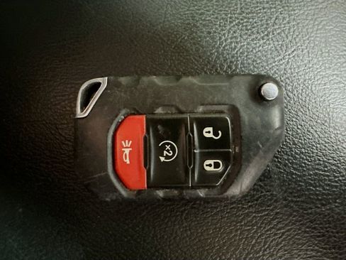 Used 2022 Jeep Gladiator Sport image 37