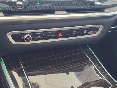 Used 2025 BMW X5 xDrive50e image 32