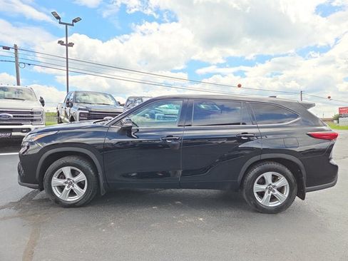Used 2021 Toyota Highlander LE AWD/4WD image 3