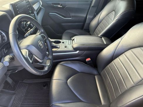 Used 2022 Toyota Highlander XLE image 5