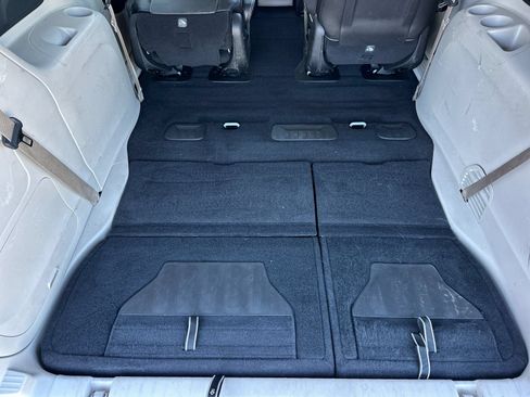 Used 2022 Chrysler Pacifica Limited w/ Uconnect Theater Family Group FWD image 16