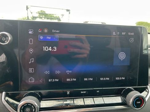 Used 2024 Chevrolet Colorado W/T RWD image 23