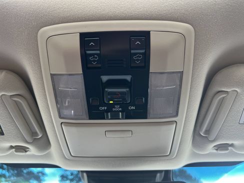 Used 2023 Lexus GX 460 Premium w/ Accessory Package AWD/4WD image 12