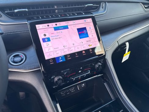 New 2025 Jeep Grand Cherokee Limited w/ Black Appearance Package image 26