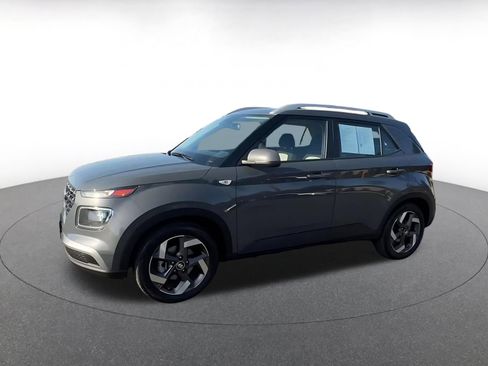 Used 2025 Hyundai Venue SEL image 8