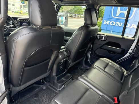 Used 2021 Jeep Wrangler Unlimited Sahara AWD/4WD image 19