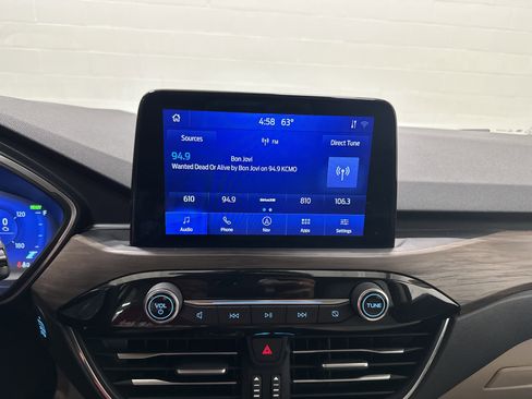 Used 2020 Ford Escape Titanium image 23