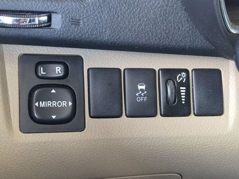 Used 2012 Toyota Highlander FWD image 25