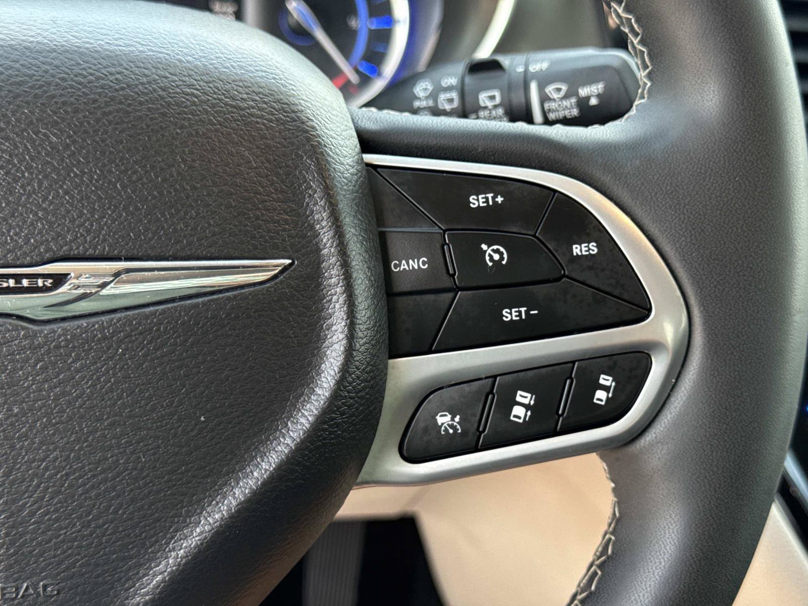 Certified 2024 Chrysler Pacifica Limited FWD image 22