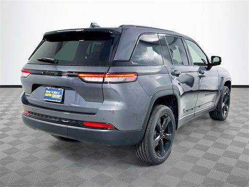 New 2025 Jeep Grand Cherokee 4WD image 4