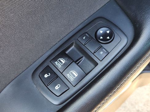 Used 2019 Dodge Challenger SXT image 28