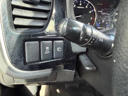 Used 2019 Mitsubishi Outlander SE FWD image 19