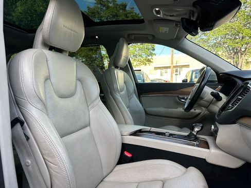 Used 2017 Volvo XC90 T6 Inscription w/ Vision Package image 26