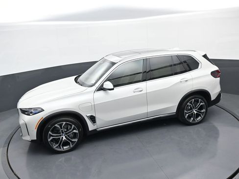 New 2026 BMW X5 xDrive50e image 33