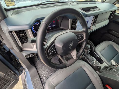 Used 2024 Ford Bronco Outer Banks image 13