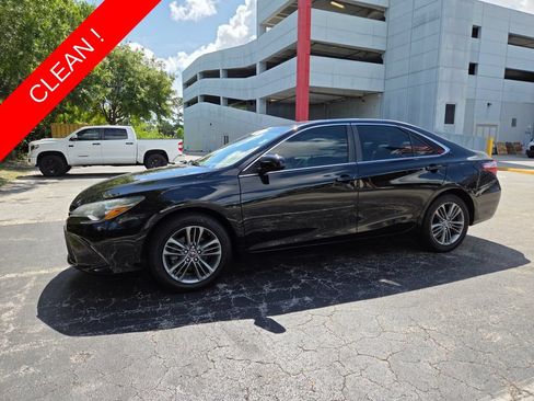 Certified 2017 Toyota Camry SE w/ Moonroof Package FWD image 3