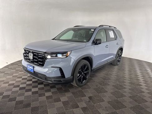 Certified 2025 Honda Pilot Black Edition image 6