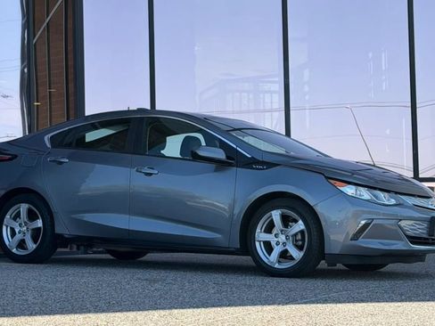 Used 2019 Chevrolet Volt LT w/ Power Convenience Package FWD image 17