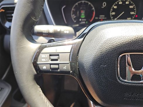 Used 2025 Honda Pilot EX-L image 23