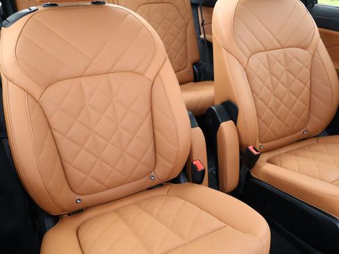 Used 2026 BMW X7 xDrive40i w/ Executive Package image 21