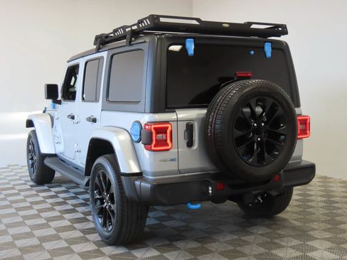 Used 2022 Jeep Wrangler Unlimited Sahara w/ Cold Weather Group AWD/4WD image 3