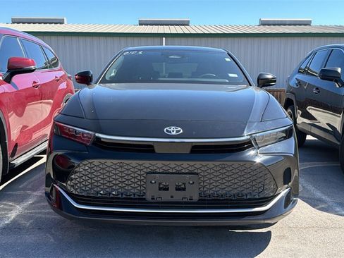 Used 2024 Toyota Crown Limited image 2