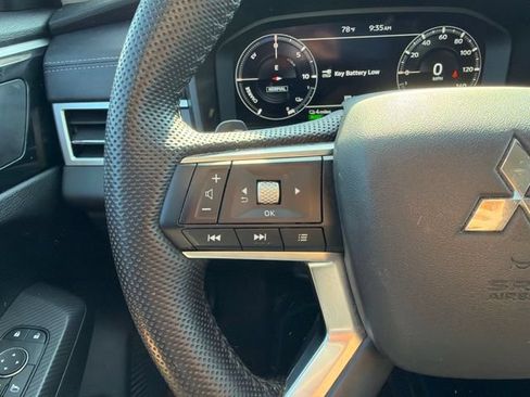 Used 2023 Mitsubishi Outlander 4WD Plug-In Hybrid image 20