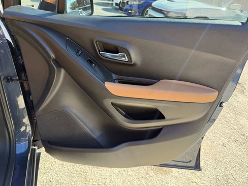 Used 2018 Chevrolet Trax LT w/ LT Convenience Package image 18