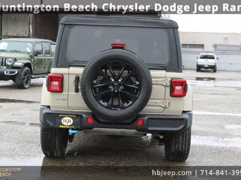 Used 2022 Jeep Wrangler Unlimited Sahara image 4